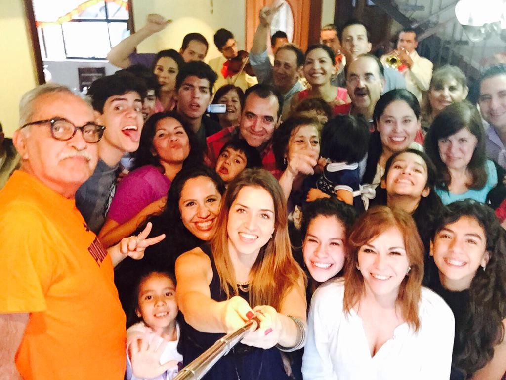 Jail_Ixel's tweet image. Festejando a la ganadora de @TelehitNG  @PaolaGalina 🎉