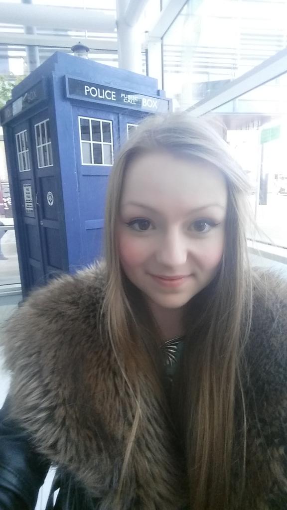 ImSapphireAlice's tweet photo. Could I be the new #doctorsassistant ? ;) or even the new #DoctorWho... #drwho #tardis #mediacity http://t.co/Su6A4QJgsv