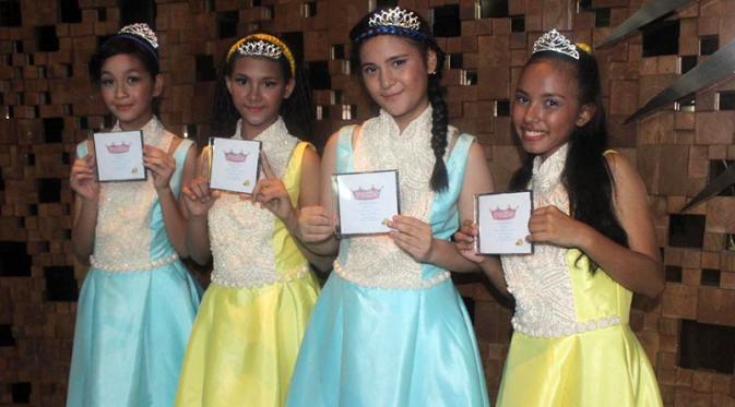 liputan6dotcom's tweet photo. Girl Band Cilik D'Jollies Rilis Single Kedua, Seperti Cinderella http://t.co/X96BNw0eag http://t.co/jW7SSgnqG6