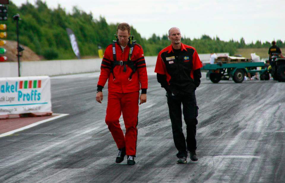 norenracing's tweet photo. Me and dad talking before the round. http://t.co/8Uw5AYYplG
