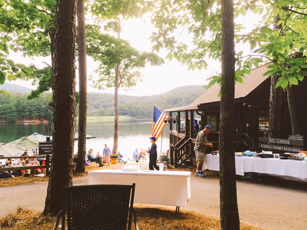 BigCanoeEvents's tweet photo. Couldn't ask for a more perfect night to listen to live bluegrass at the lake! #BigCanoeGA http://t.co/y06ShqkEGX