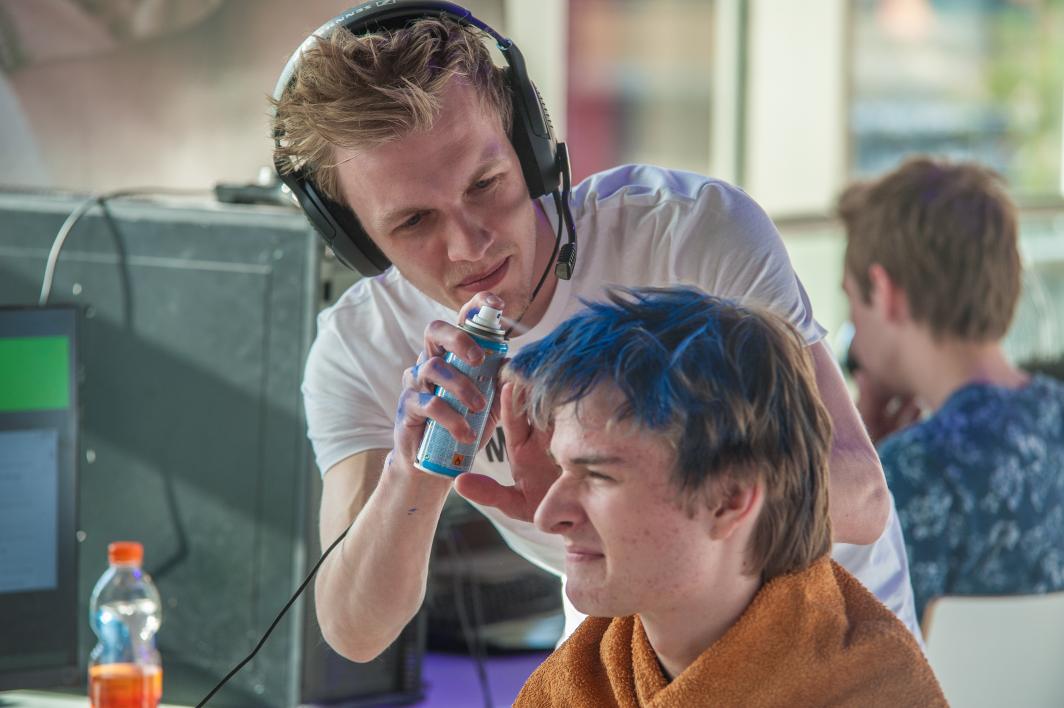 Burd2000's tweet image. @DagelijksHaaDee @ItzSyntrax @MilanKnol  dat hebben jullie mooi gesmurft