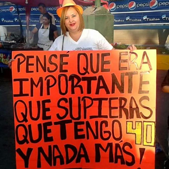 Jess_mmg's tweet photo. @Ricardo_Arjona aquí está tu señora de las 4 décadas. 
#Honduras #Tegucigalpa #ViajeTour http://t.co/FbXW871BOf