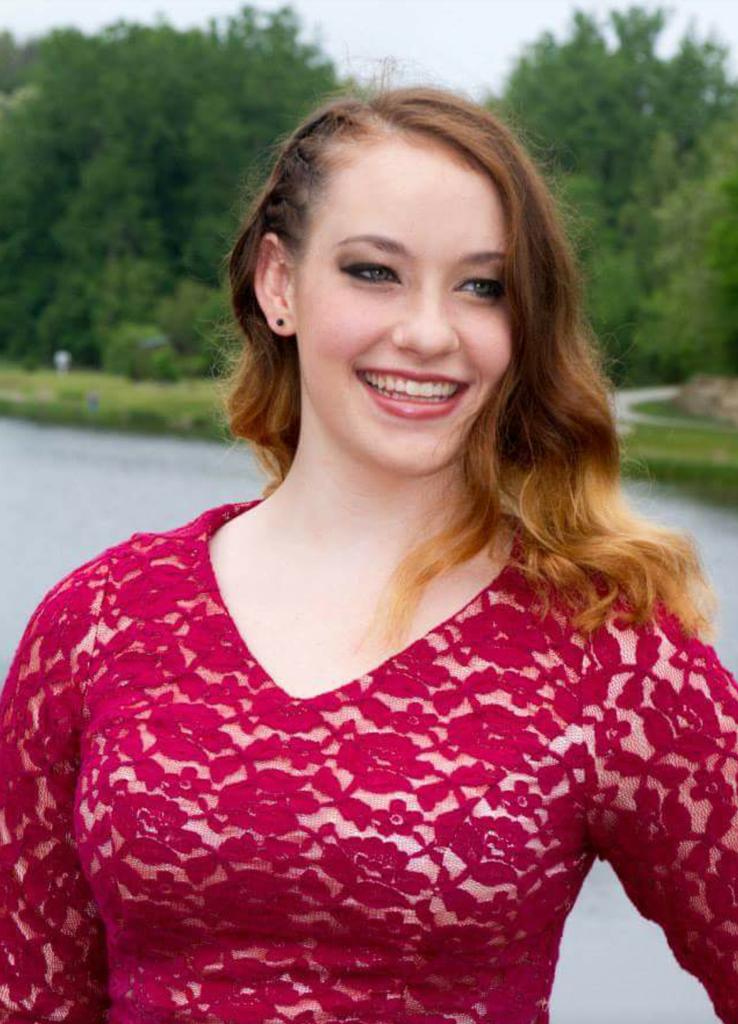 Mrskx4's tweet photo. One of my three beautiful daughters, Mykaela, ready for her Junior Prom. http://t.co/7LUnKvOiyF