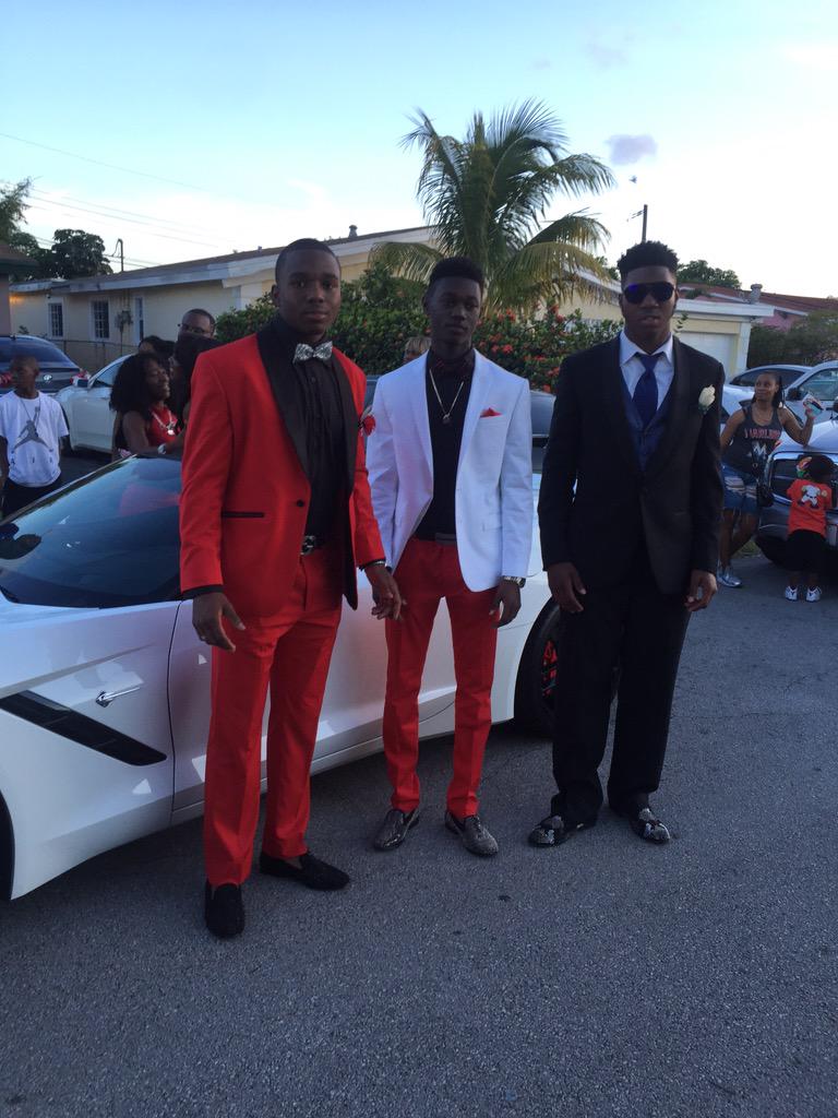 Herb_Miller21's tweet photo. Prom Wit It #MiramarProm2015 π₯π₯π₯π₯ http://t.co/SVztHzanKz