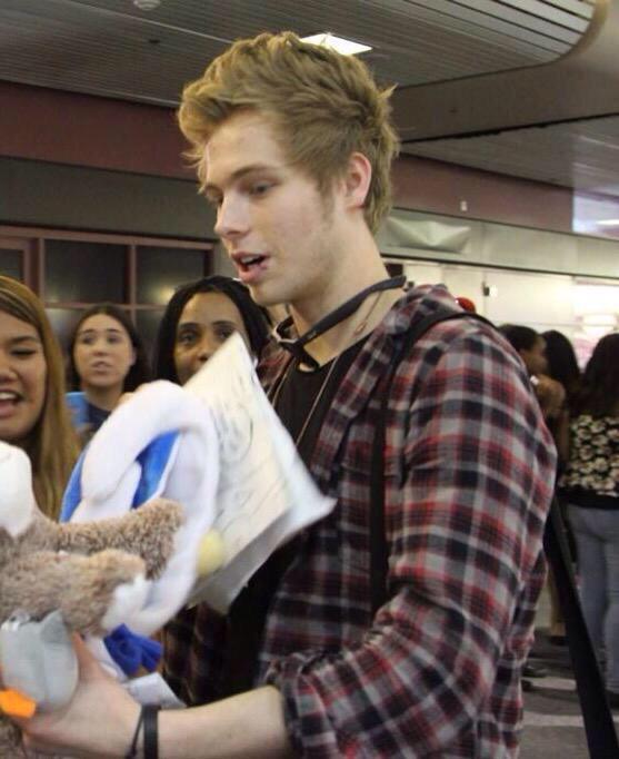 congregaticn's tweet image. gonna flop so hard but!! retweet i'm new yet not new, thanks. 🎪