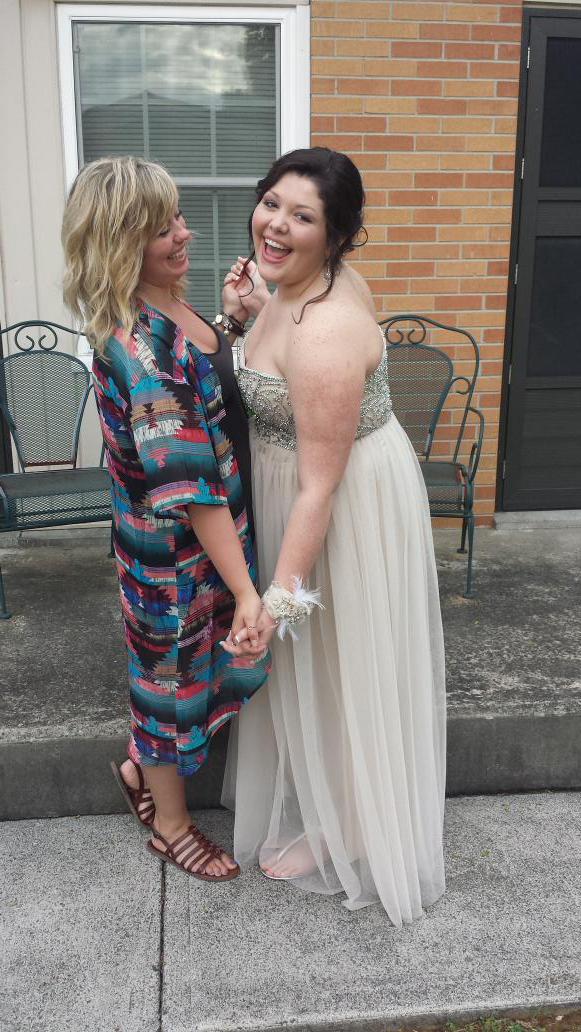 clp0127's tweet photo. I ❤ my sister.
#sisters #lynds #prom2015 http://t.co/gnaxlFSnZI