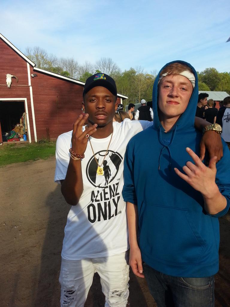 CaleWulf's tweet image. The big homie @ReevesJunya came thru to @MidwestRapFest #ALIENZ Too dope