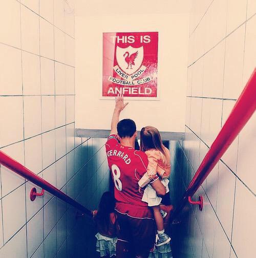 CollaJack's tweet photo. Che uomo! #goodbyegerrard http://t.co/AIZJt8Ctql