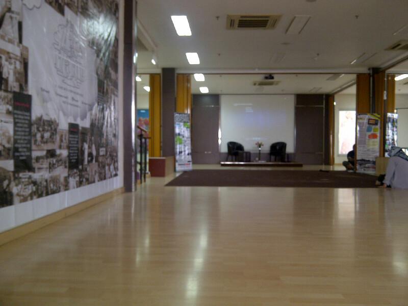 SantriBackpack's tweet photo. Assalamualaikum.. Siapa yang hari ini ke acara @ITJJakarta_ ? @SantriBackpack hadir disini juga loh :D http://t.co/ggOMKuZ2Uo