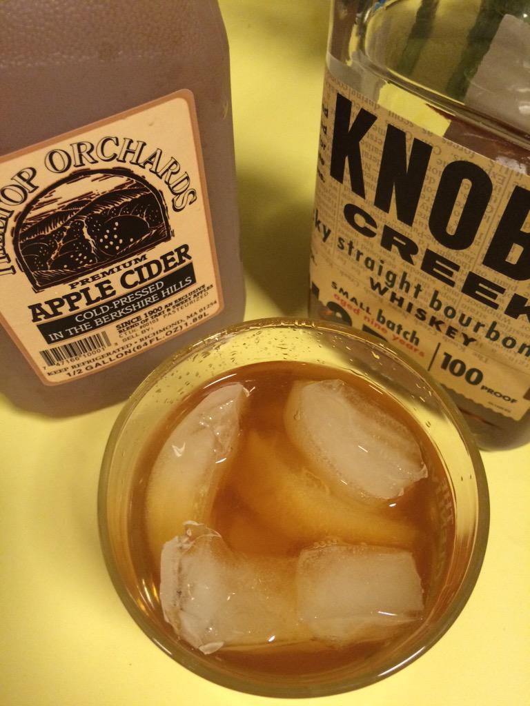 TippleTalk's tweet photo. Time for some bourbon apple ciders w @knobcreek http://t.co/QFi0dBGoTQ