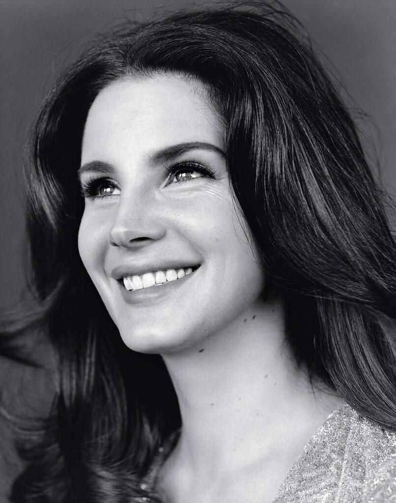 lanadelreylegs tweet picture