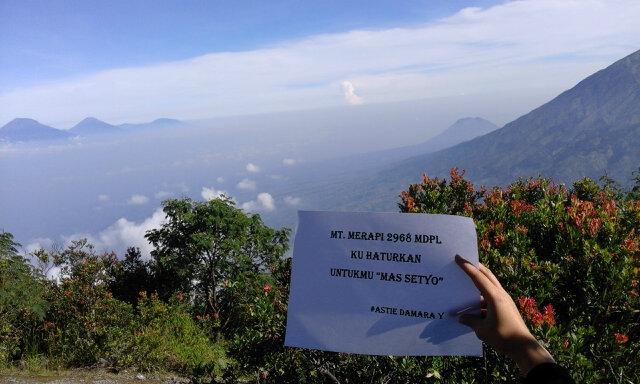 asthiedamara's tweet photo. Ini mas oleh_oleh dari adeknya yang habis maen ke Mt.Merapi :) @SetyoOmponcc http://t.co/8YNUGxVf3t
