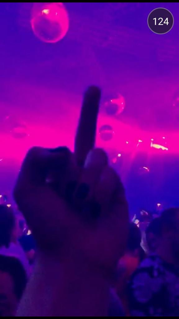 _kefera________'s tweet photo. Estava assistindo toda feliz e vem um cara com um vídeo me lembrar q @Kefera esta em vegas #KeferaNoProgramaDaSabrina http://t.co/b5oaFpErMk