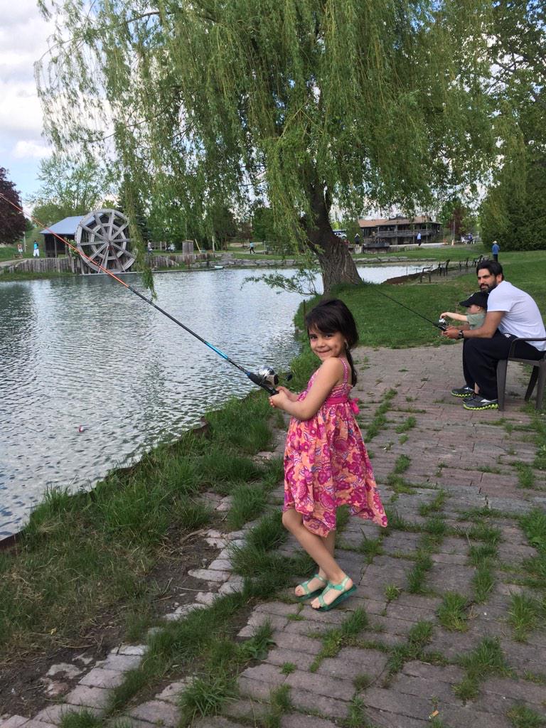 AmyBendahan's tweet photo. Family fishing fun @BurdsF @fdk_rm this may long weekend! http://t.co/y3tM2UQ3GO