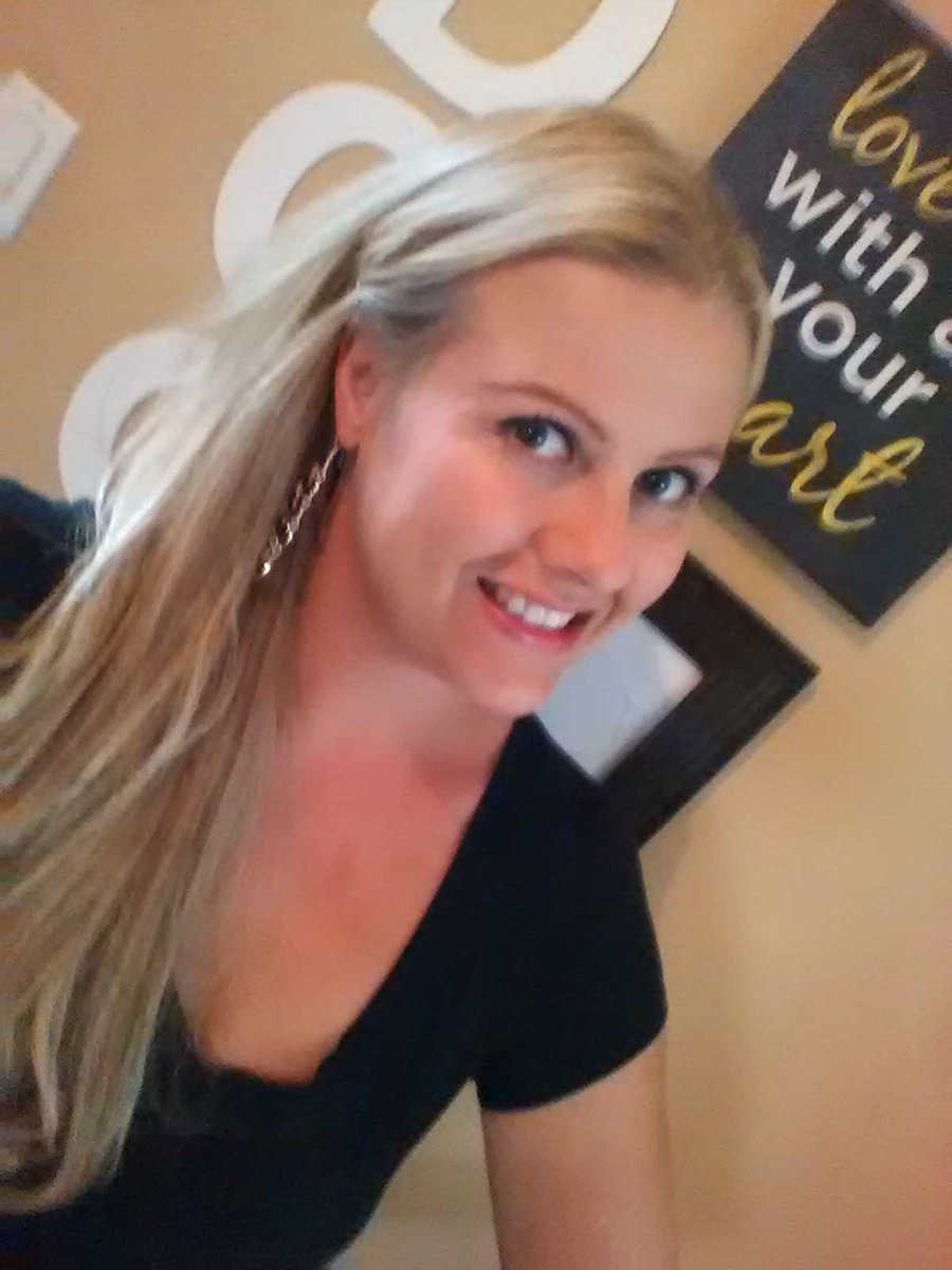 marketarydlo's tweet photo. luv playing with my hair and make up, so fun. #blonde #longblondehair #blondefun http://t.co/MfPmbg5x7w