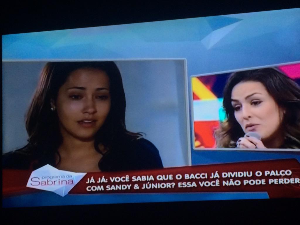 _kefera________'s tweet photo. @ZeivaBuchmann. Olha isso! Parece que a @Kefera ta naquelas homenagens de domingo hahhaha #KeferaNoProgramaDaSabrina http://t.co/D8BN7rb1MC