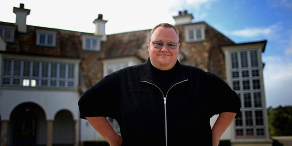BloombergTV's tweet photo. .@emilychangtv gets a tour of the @Kimdotcom mansion where he's under house arrest http://t.co/7x0RZeT8oO http://t.co/r0mTik6dhy