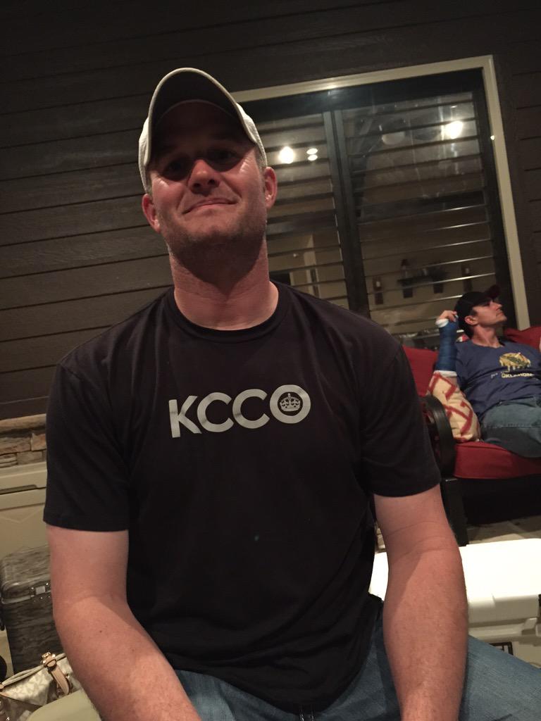 kduck10's tweet photo. @johnmann2169 #stephenscounty #fishfry #abestrucking @BradEason http://t.co/kTuVnYGmEn