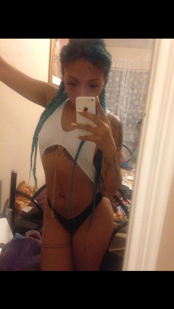 jazzi_janai's tweet photo. About to head to #TheParty6 #GeenyisLive see yall there http://t.co/xXi9LC6sZY