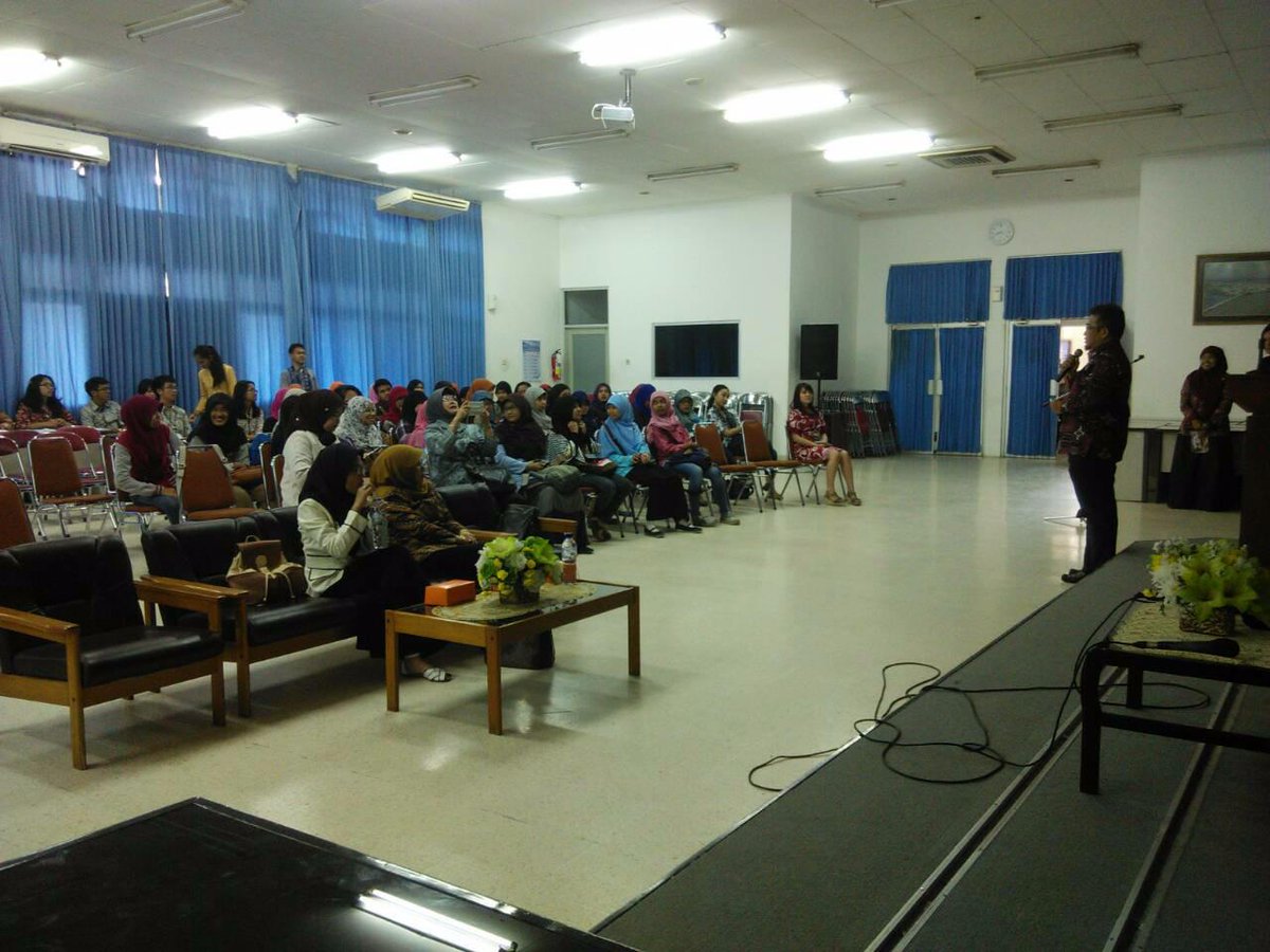 Triayu_lestari's tweet photo. Smbtan dr Ketua JTK UGM Ir.Moh.Fahrurrozi,M.Sc.,Ph.D diacara Women's RolesinSociety @HumasWaroengSS http://t.co/rqeTkkpMX3