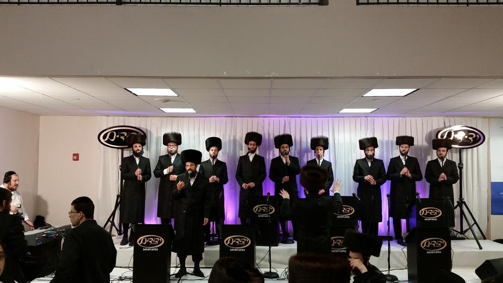 CME1's tweet photo. My gr8 brother @Ywerdyger with a knockout performance tnight at the Hatzolah auction @AteresGolda with @YedidimChoir http://t.co/utm4pFzjqc