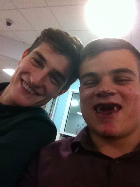 FloradsOfficial's tweet photo. Giz incisors http://t.co/eDIT9eSoUU