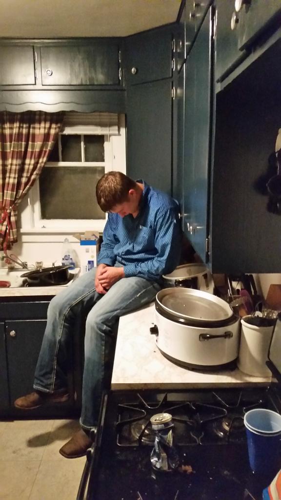 LaneHedlund's tweet photo. Nickel for every time I've passed out on a kitchen counter... @KstatePassouts http://t.co/lDxrhwTcIs