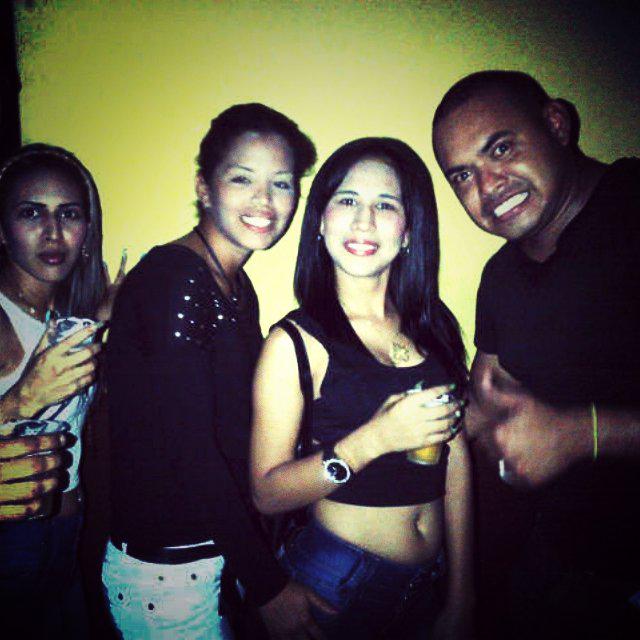 anyenaveda1's tweet photo. #Invictaaa #SabadoRebelde #Discocity Hehehehe #Junto A' #Sister♡ y #Amistades
#BlindadaPorMiDios♥Amado http://t.co/nWwIT806yM