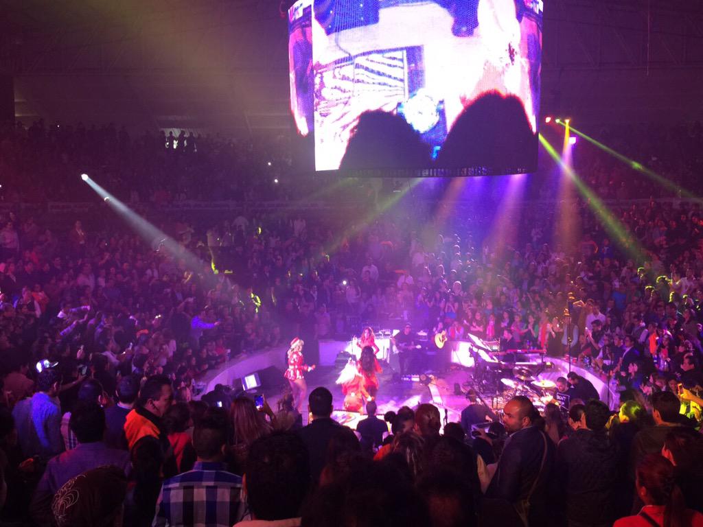 PalenqueMetepec's tweet photo. ¡ASÍ DISFRUTAMOOOS! 

Palenque Metepec se vuelve loco con @GloriaTrevi en este sábado de fiesta. http://t.co/SfrdizliWT