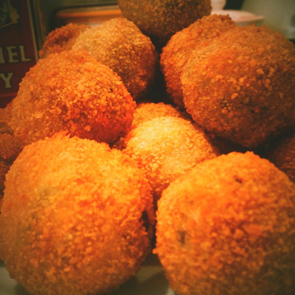 drinksmaven's tweet photo. QUICK! It's nearly lunchtime & the Scotch egg mountain is about to tumble. #BeerCrumbs #colourlaine @artistshouses http://t.co/os3TuIGF5N