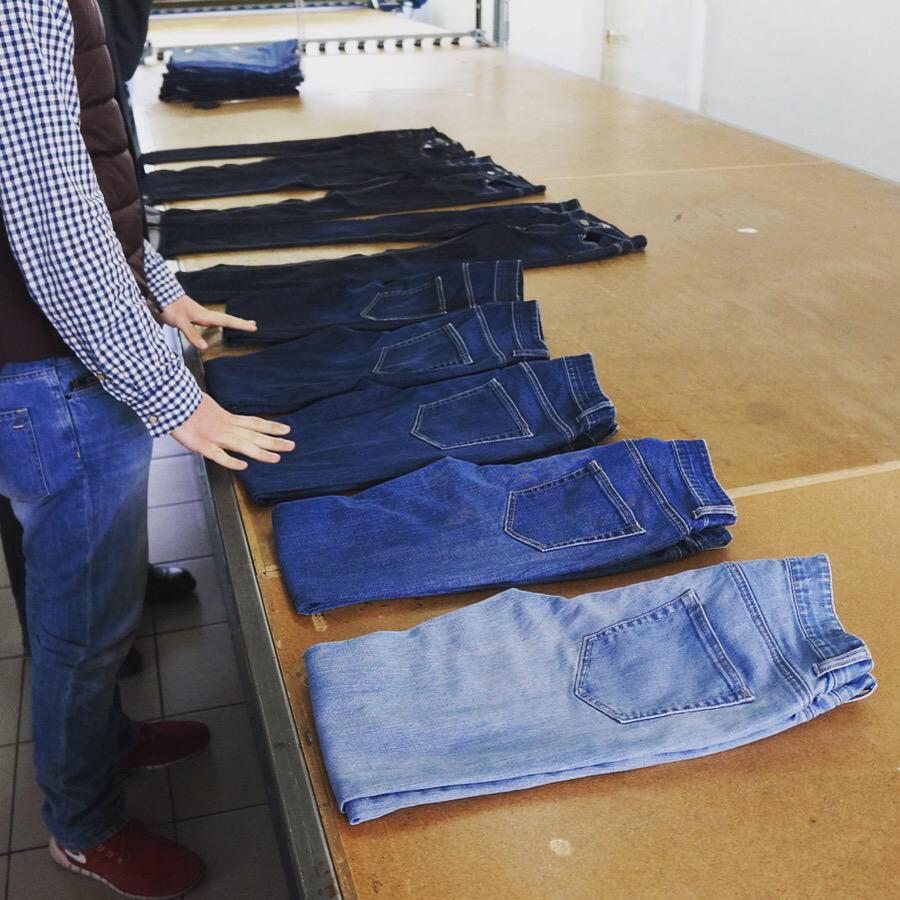 IndivistJeans's tweet photo. Jeans development over several years of wearing http://t.co/uL25RQpP56