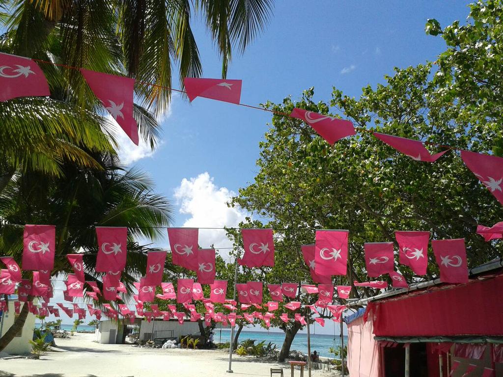 AddhuRasheed's tweet photo. sabahey @afarismaumoon campaign team ah. #voteforfaris #hopeforyouth @ahmed_nihan @Nadheem_Ibrahim @afarismaumoon http://t.co/lqkSbPP26q