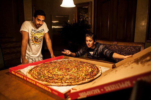 SLOUN13's tweet image. Brought pizza! Finally! #NoControlDay