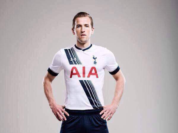 BossVanGaal's tweet photo. Spurs home kit for next season. A seat belt incorporated for when their season crashes. http://t.co/2Wf1X0gBX5