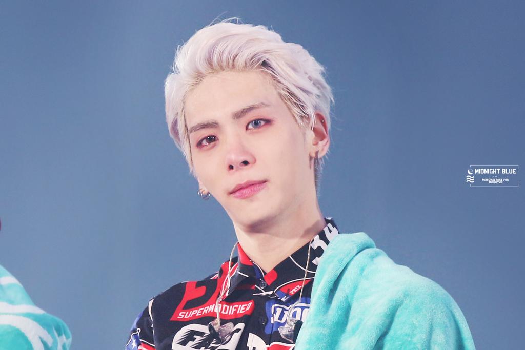 150515 Jonghyun @ 'SHINee World IV in Seoul' - Día 1. CFM5ToTUIAAzslO