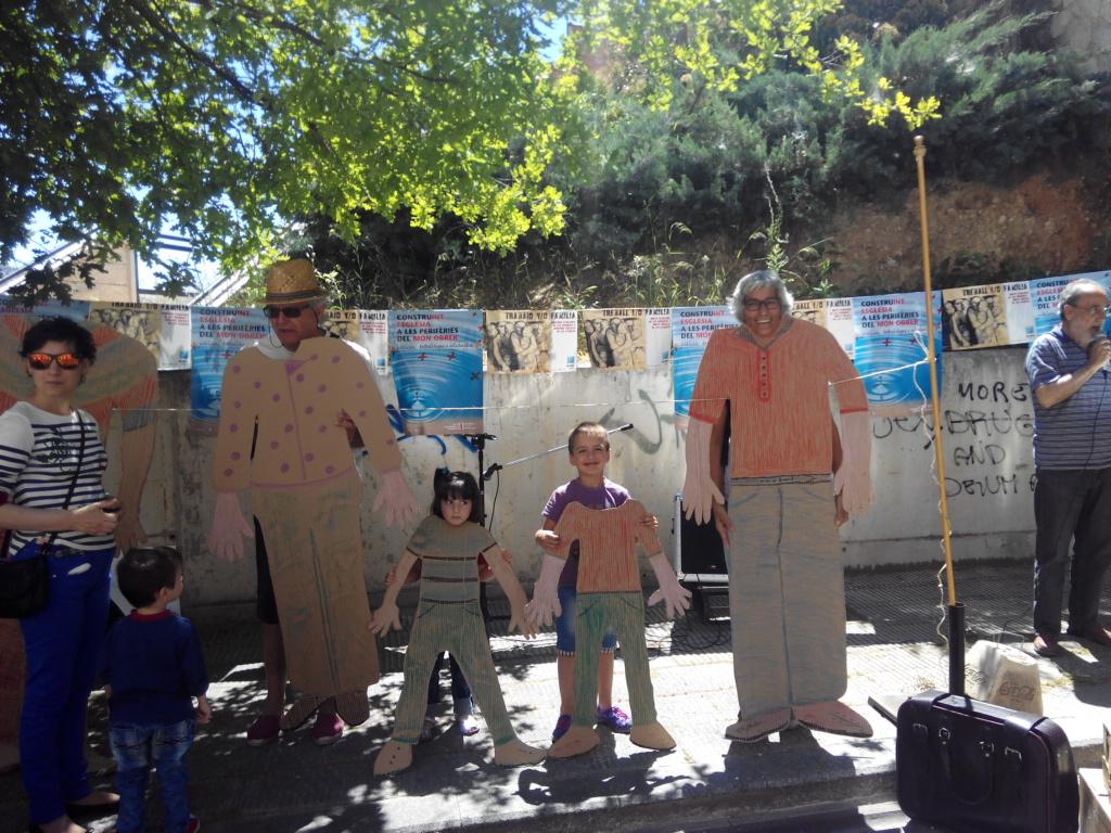 daseiz11276's tweet photo. #DiaHOAC2015 situaciones que impiden una vida familiar digna: 2 Desahucios http://t.co/zpIYNcOeey