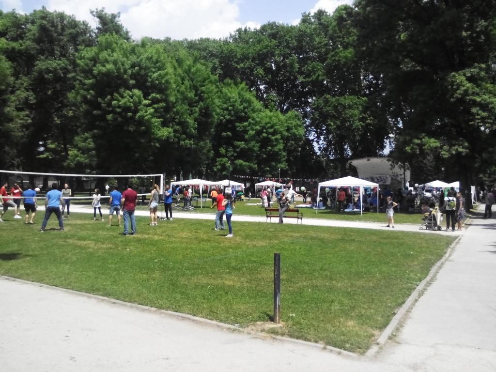 BritAmbCGarrett's tweet photo. Hats off to Marko Georgievski and the @MacedoniaSwta team for fundraising picnic for people with Down's syndrome. http://t.co/d9okgxYmCP