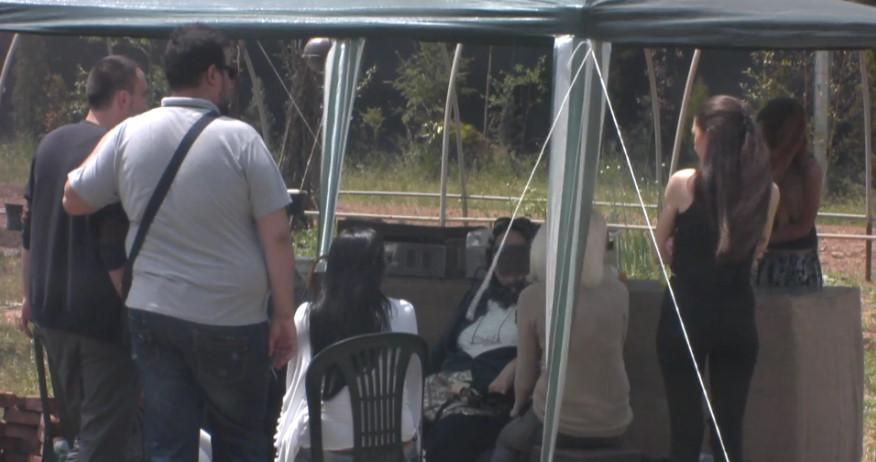 hero_liya's tweet photo. Cafenin köpekleri diyen bu ayıyı panaromadan men ettiler ama misafir diye de içeri almışlar @UtopyaPanorama http://t.co/vOMo9dzJTS