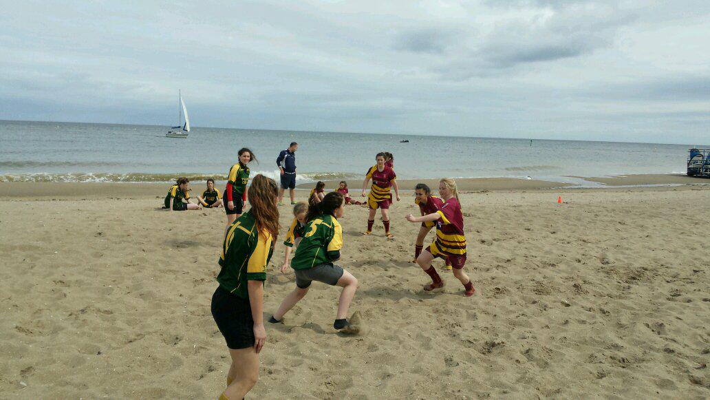 Allan_James6's tweet photo. Diolch i @rygbicaernarfon a @nant_conwy am mynychu a diwrnod rygbi traeth heddiw #PromXtra15 #GirlsRugby http://t.co/NmI8u49Y9j