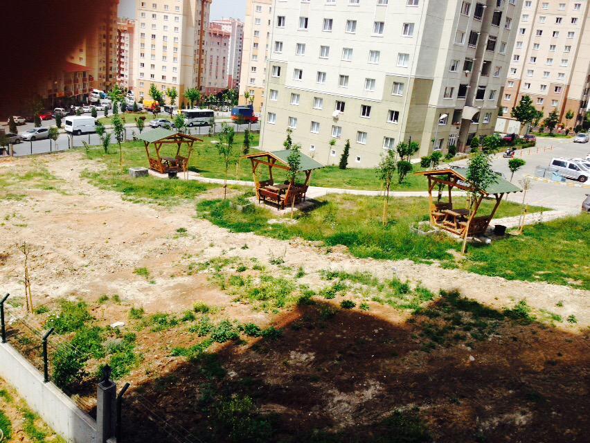 VarolMrt's tweet photo. 1- Sayın başkan, akasya ve defne  2 evleri arasındaki alanın son durumu bu. @temel67 http://t.co/w3H4sUNeJW