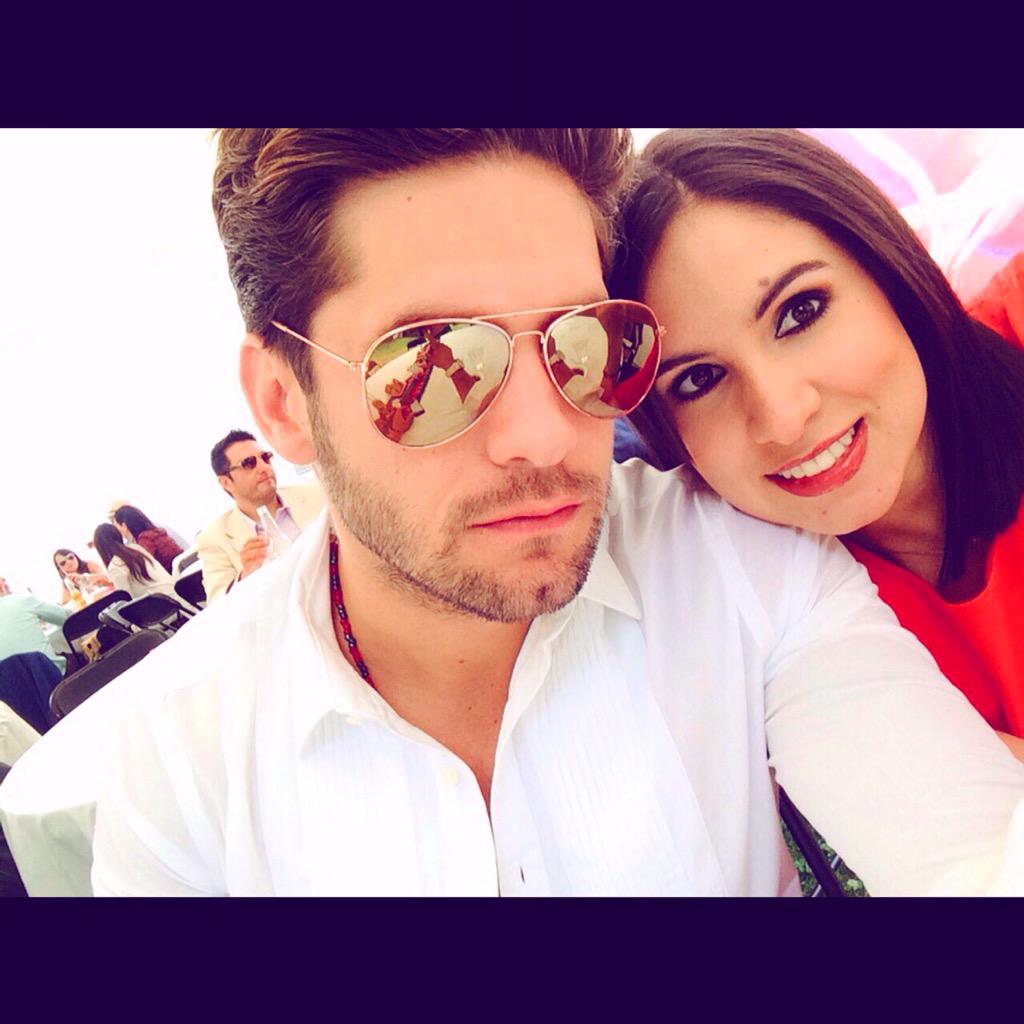 GabyKnapp's tweet photo. Mi date de hoy 😬😬😬 mi hermano @knappmusic http://t.co/hhNFdYBDb4