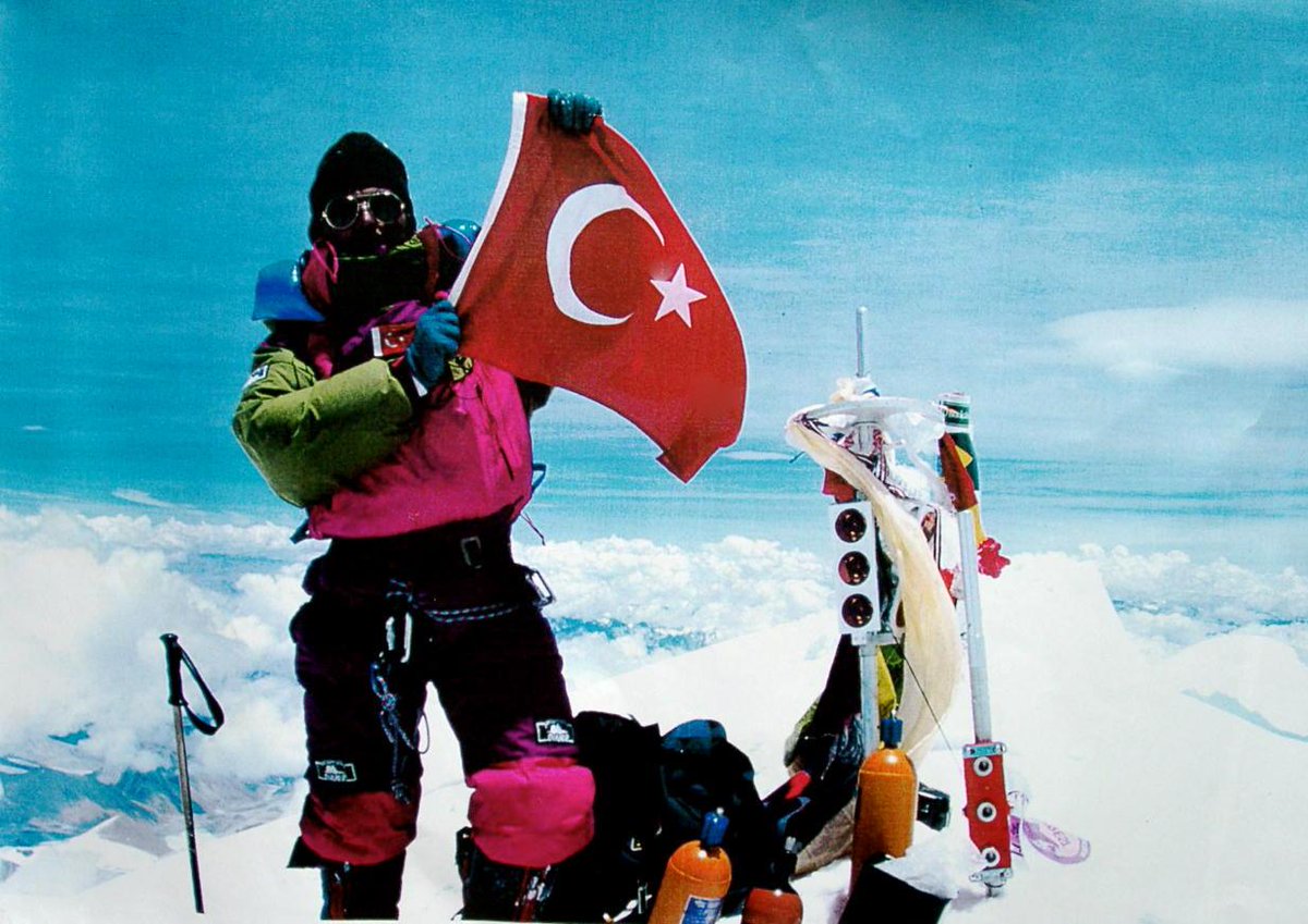 20 yıl önce bugün bu saatlerde Türk Bayrağı Türk dağcılığı Türk sporu dünyanın enyüksek dağı Everest'in zirvesindeydi
