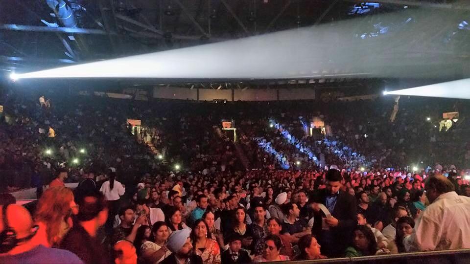 diljitdosanjh's tweet photo. SOLD OUT ABBOTSFORD SHOW😎😎 LOVE U FOLKS😘😘 http://t.co/Vp1gVj9zcL