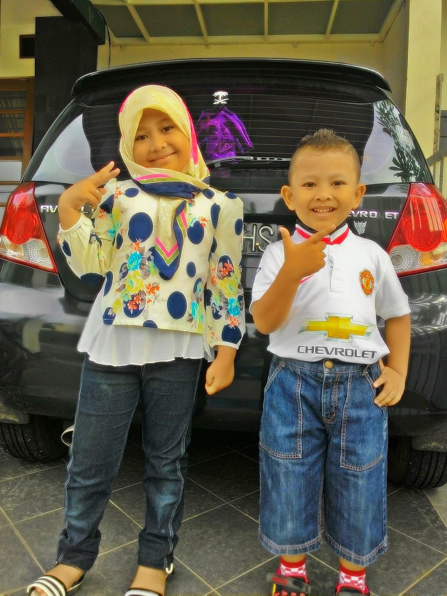 andorangkuti's tweet photo. Bahagia itu ktk mlihat mrk gembira brsm,Aveo km sll menyertai kegembiraan mrk WeloveChevy!#ChevyWefie @ChevyIndonesia http://t.co/gM9EwRNY2M