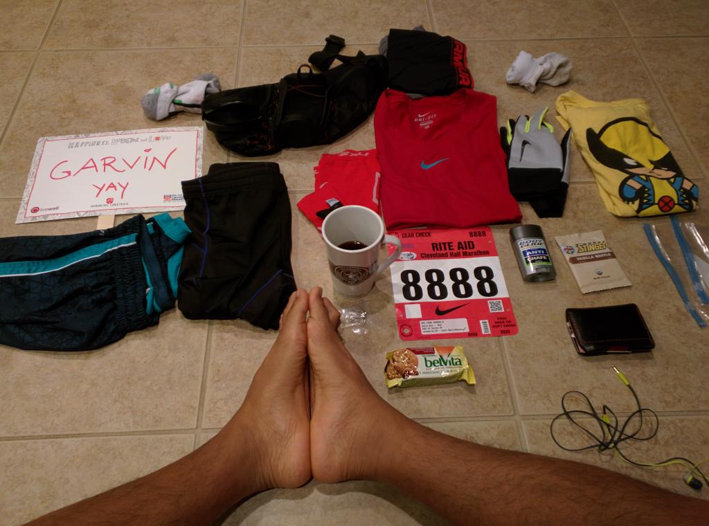 grrvin's tweet photo. 😣 sooo early. Getting ready for the Cleveland half marathon. @clevemarathon #runCLE #CLE #CLEhalfmarathon #CLEHalf http://t.co/iJbfFAeFNC