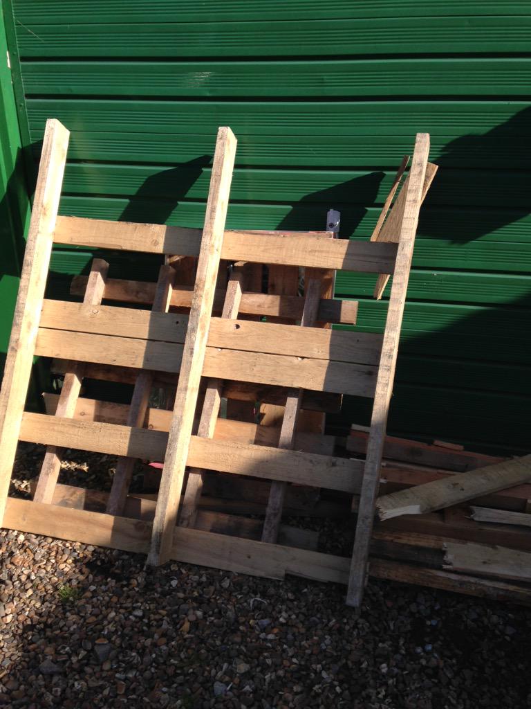 JuneWatmore's tweet image. Pallets made into garden shelving #sunbury #recycling #pallets