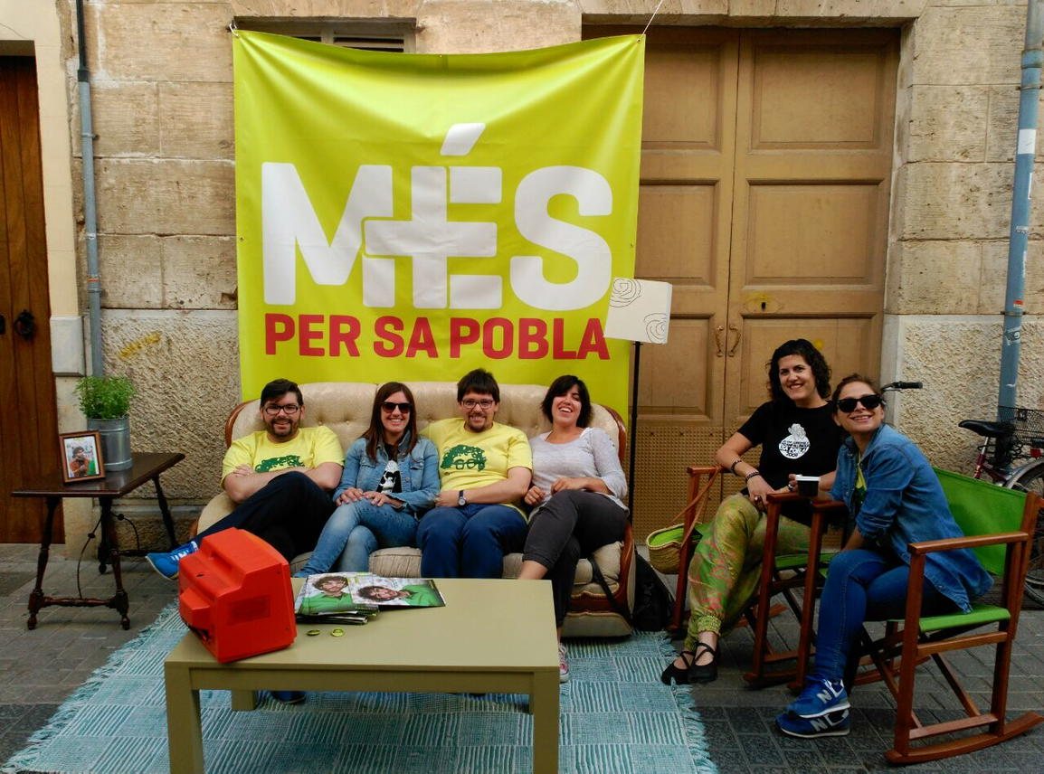 MESpersaPobla's tweet photo. Avui tenim una paradeta ben original #notenimtele #indignarsenobasta @MESpersaPobla @MESperMallorca http://t.co/giG8cmodk3