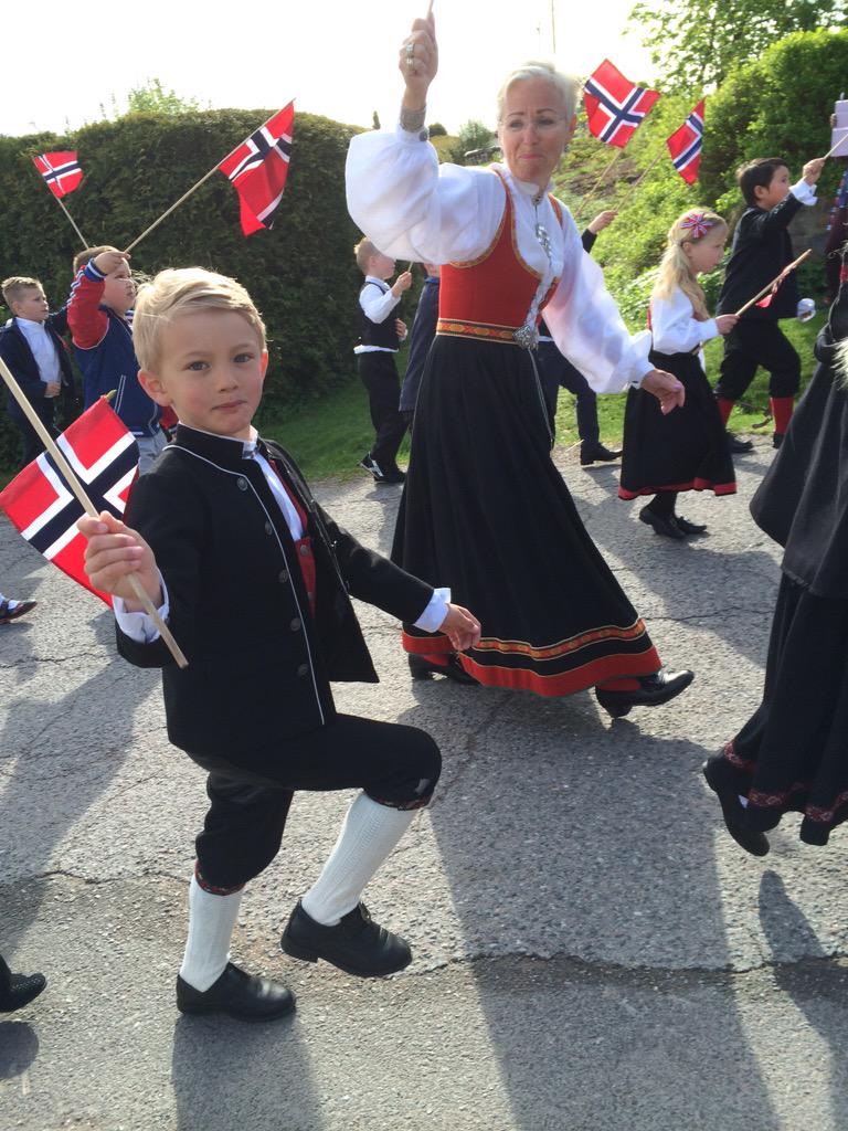 Første 17-mai toget, stolteste mormora