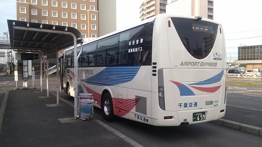 おけら Twitterissa 土浦駅東口高速バス乗り場は 成田空港 東京ディズニーリゾート R 経由東京テレポート行き 京都大阪などが運行 1715発の最終成田空港行きは 千葉交通9314 成田0か659 で運行 乗車2名 うち予約0 Http T Co Fh7u9r4jer